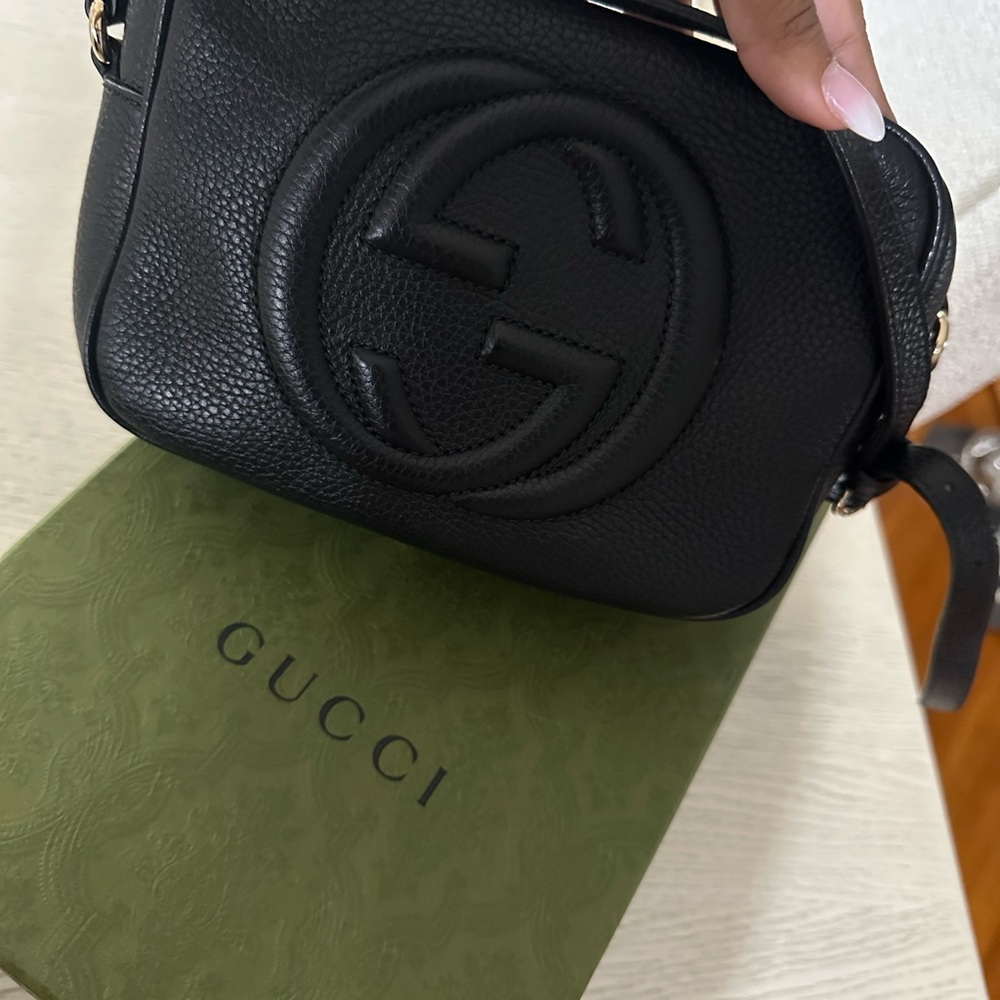 Gucci soho disco Black Pebbled Leather Crossbody Bag with Iconic GG Logo